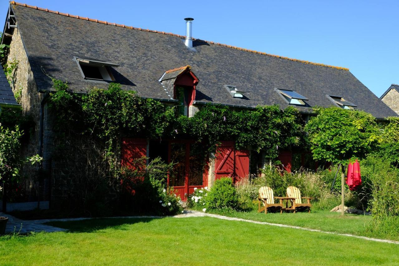 La Maison Jaune à la Janaie Parigné Exterior foto