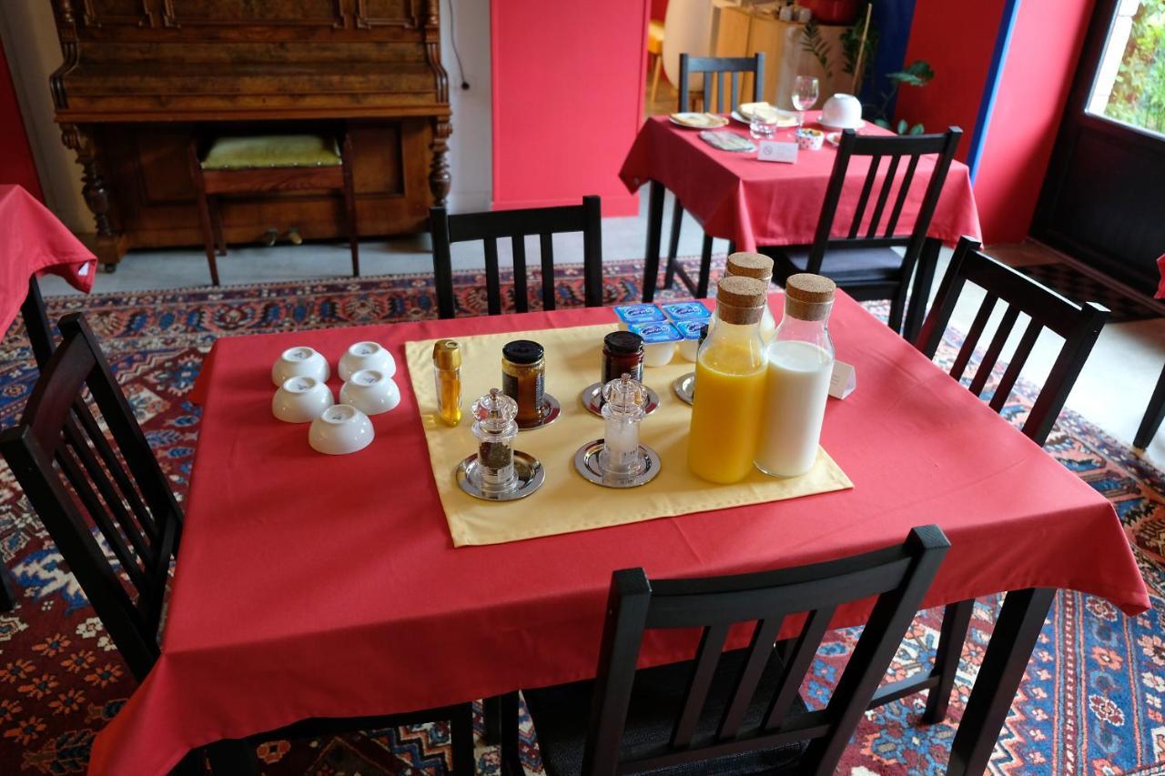 La Maison Jaune à la Janaie Parigné Exterior foto