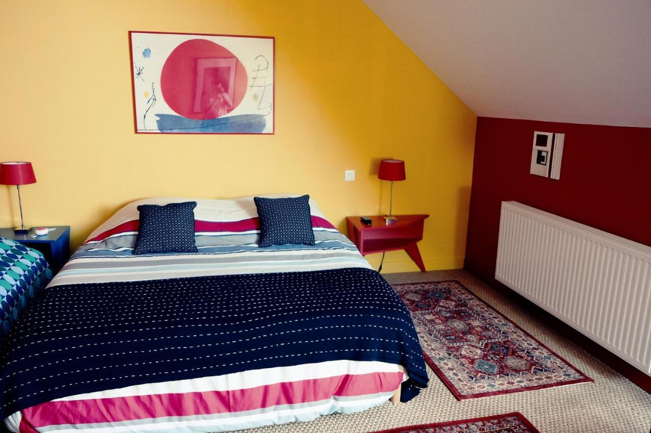 La Maison Jaune à la Janaie Parigné Exterior foto